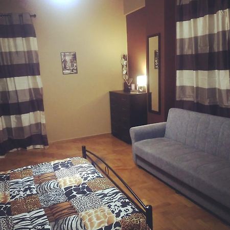 The Dionysos Inn Atene Esterno foto