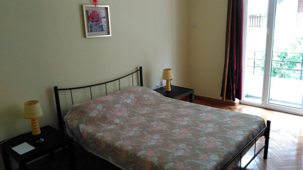 The Dionysos Inn Atene Esterno foto